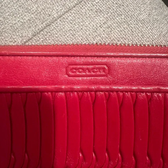 Large Red Coach Wallet Authentic Vintage early 2000s - Picture 2 of 5